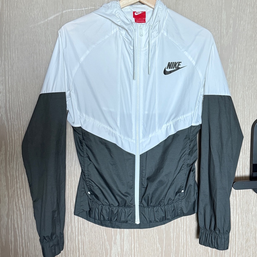 Nike Sportswear Windrunner/Windbreaker Women's Jacket White-Black Size S